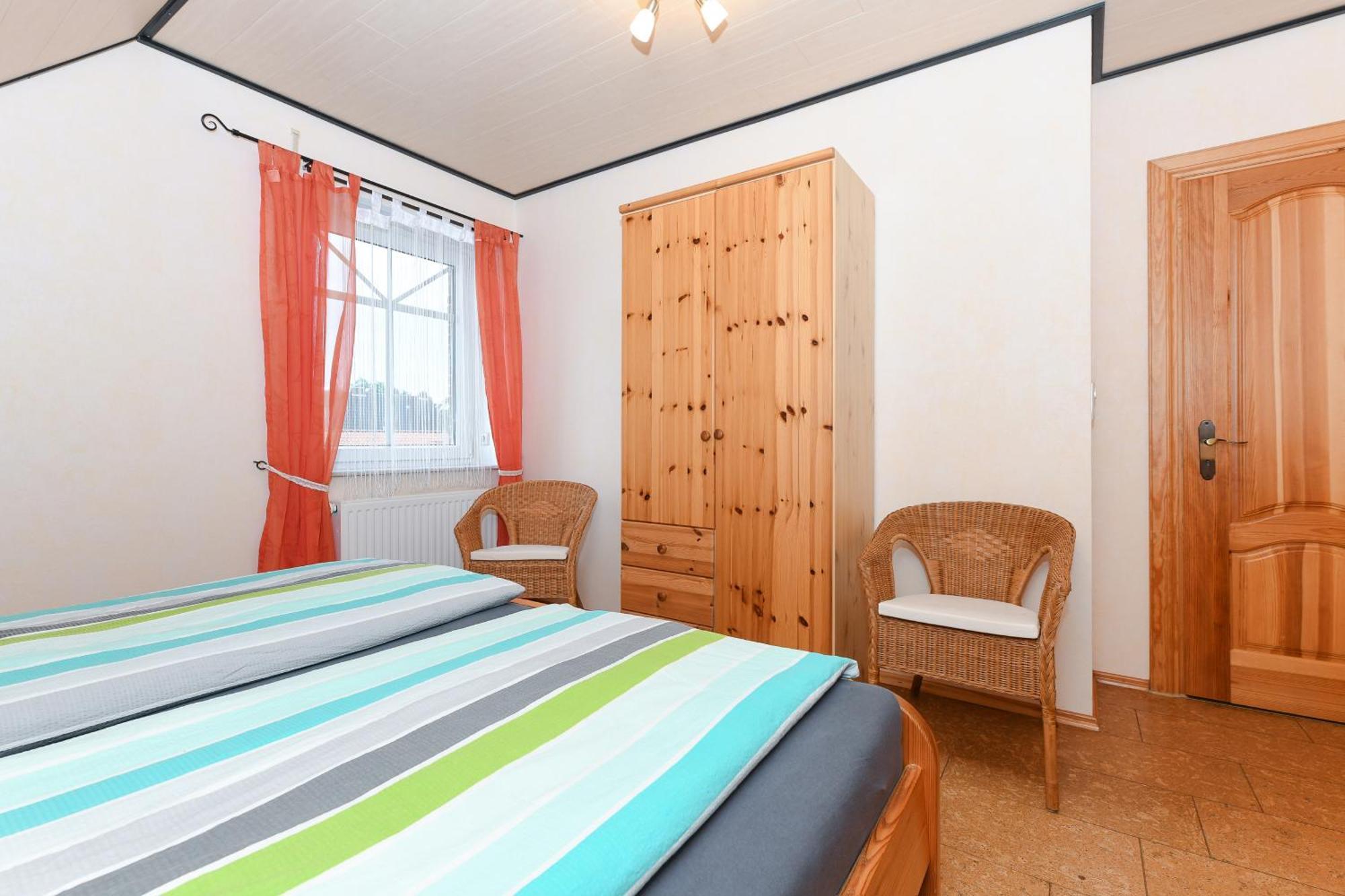 Ferienwohnungen Im Haus Flinthoern Neuharlingersiel Exterior foto